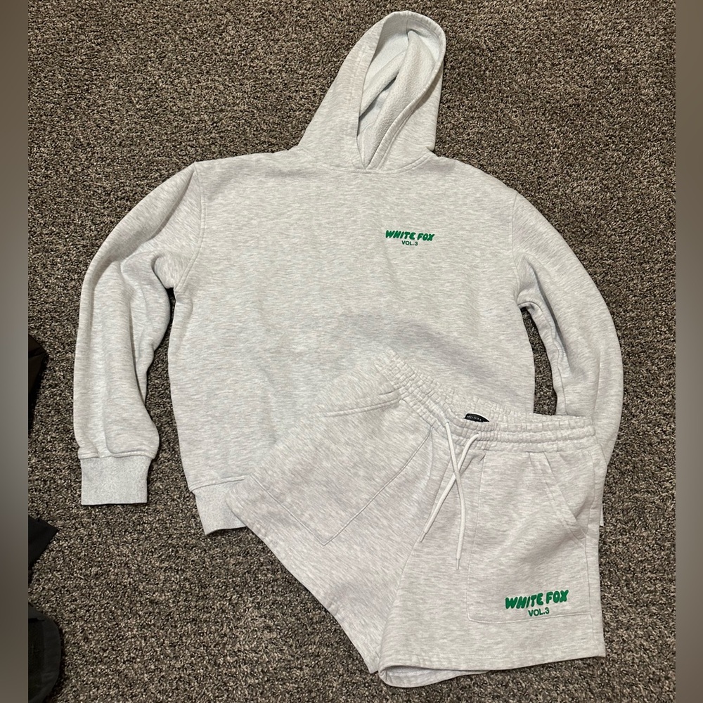 White fox lounge set